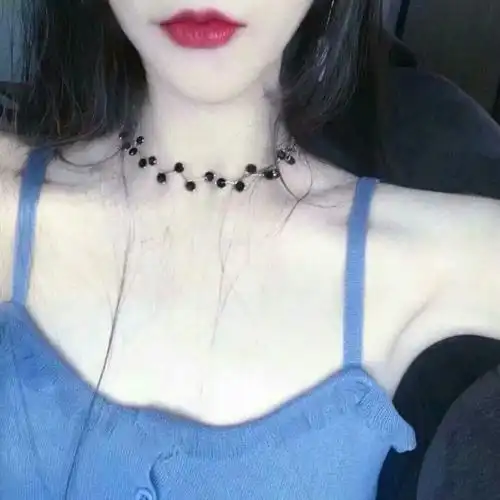 女 锁骨