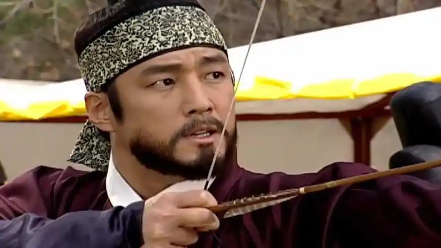 大长今:闵政浩喜欢长今,王上心里气不过,差点一箭射中闵政浩!