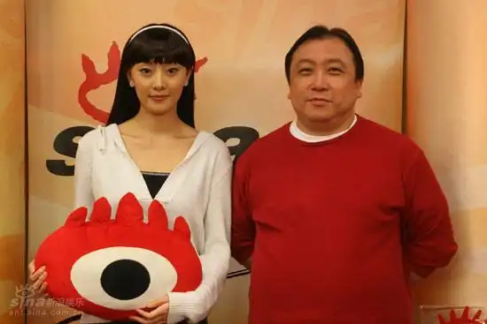 图文王晶刘洋做客聊硬汉合影留念