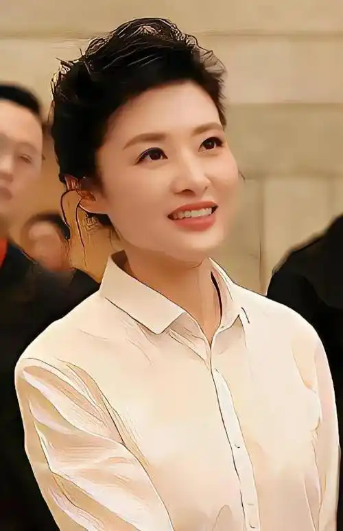 央视美女集中营,你们觉得央视最漂亮的女主持人是谁?