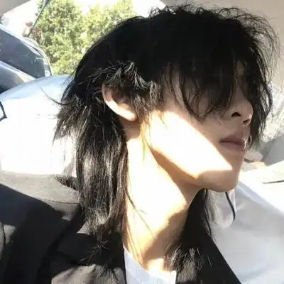 看了让人心疼的伤感男生头像 很丧很抑郁的失落心碎男头最新_男生头像