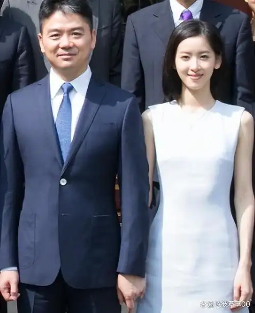 一张合照揭开了娱乐圈艺人的真实地位娱乐圈里的明星生活看起来是那么