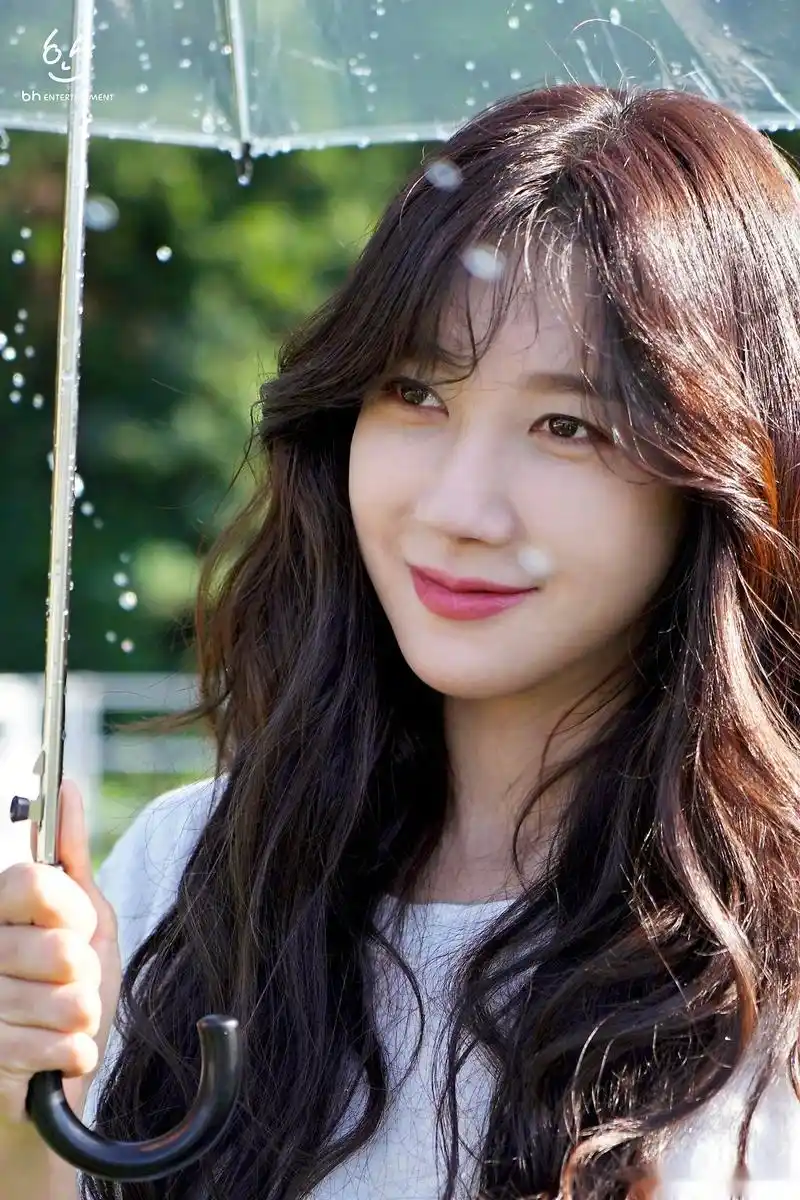 李智雅kbs水木剧《今天的侦探》拍摄花絮图,动图.