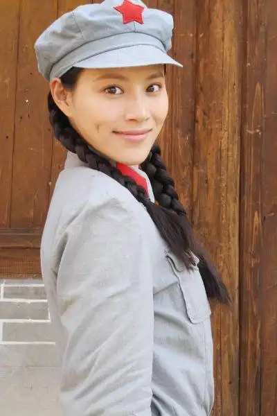 雳剑顺利杀青蔡蝶红军造型盘点