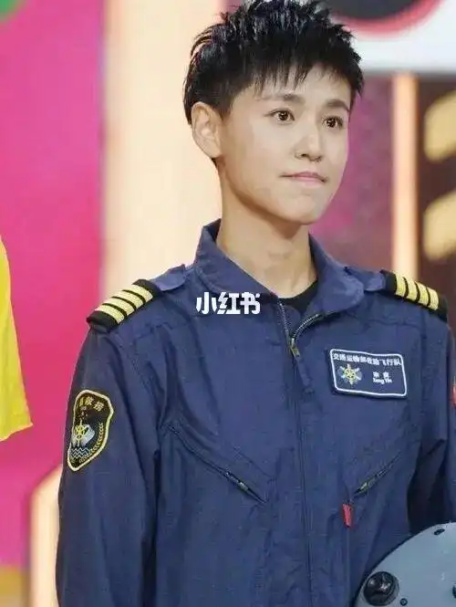 宋寅  #中国最帅女机长  #帅气女生  姐姐好飒,我好爱