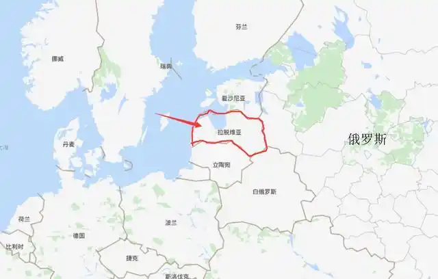 与俄罗斯接壤,距离俄罗斯的前首都圣彼得堡(也就是列林格勒)非常近