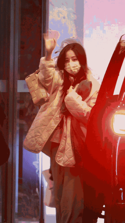 迪丽热巴机场路透