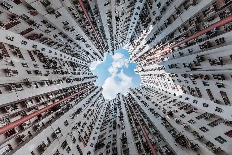 密集建筑空间仰视