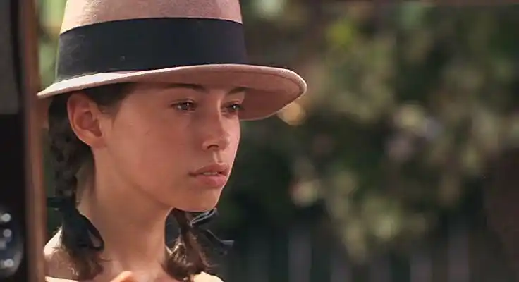 杜拉斯,我曾见过的最美的《情人》,不畏枯萎,只为盛放