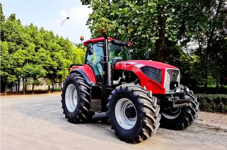中国一拖重型动力换挡拖拉机东方红lz2604批量下线