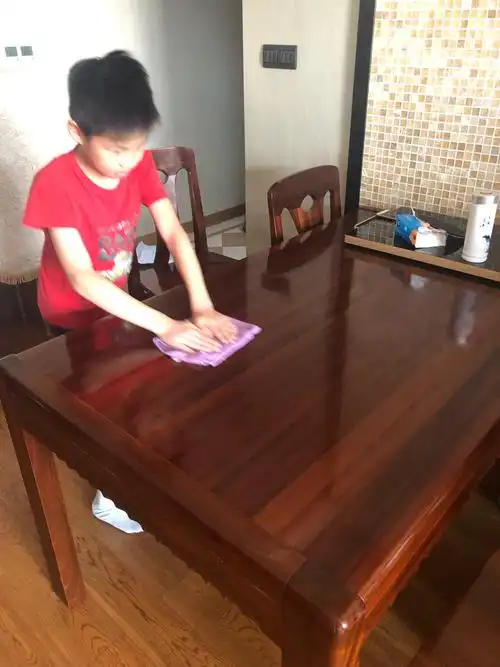 杜哲栋 13号 擦桌子