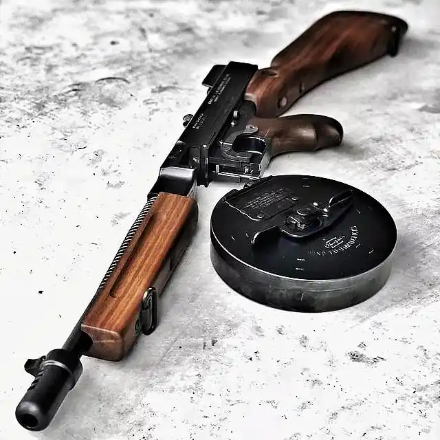 二战中 英军只有司登冲锋枪吗?这种魔改汤姆逊也曾经是竞争对手