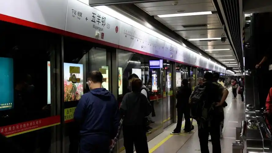 明年起广州地铁将禁止电子设备外放声音市民支持新规施行