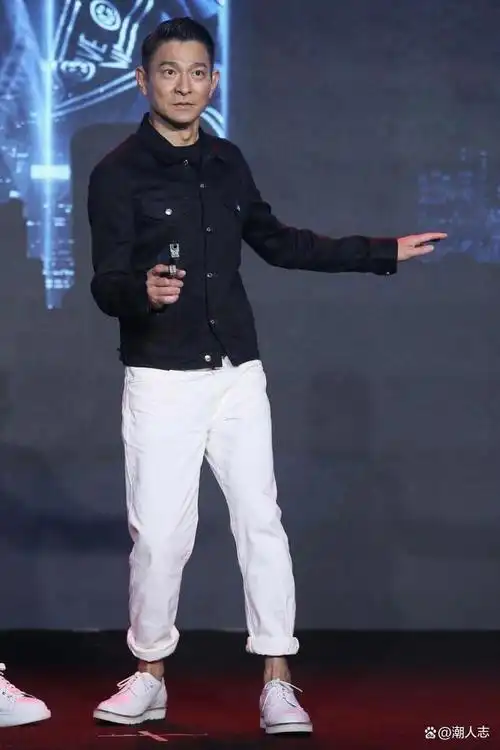 高级的中年男人都懂得衣合身裤穿短看61岁刘德华就知道