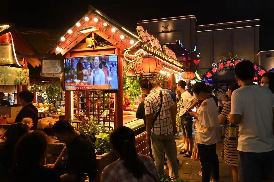 沈阳夜市推荐:塔湾兴顺夜市 沈阳是中国东北地区的重要城市,拥有丰富