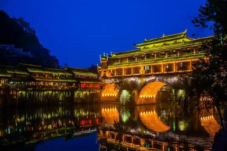 p>凤凰古城景点,是 a target="_blank" href="/item/国家历史文化