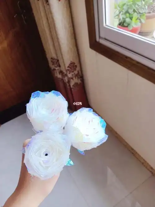用糖纸做的镭射玫瑰花#玫瑰花  #手工