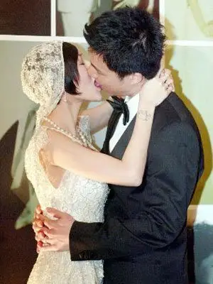 娱乐圈女舌吻超香艳!最爱舌吻的女明星