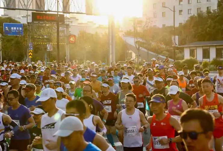 马拉松2023上海马拉松鸣枪开跑
