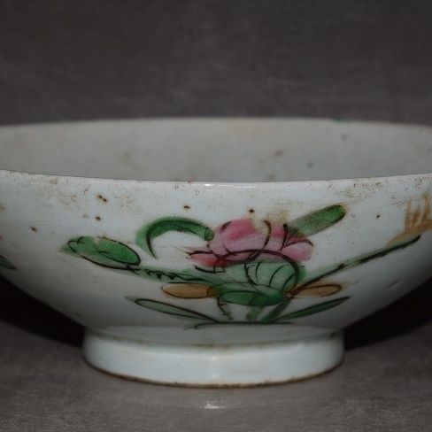 早年农村收来的 清代原始原样保存老包浆漂亮粉彩花开富贵老瓷碗