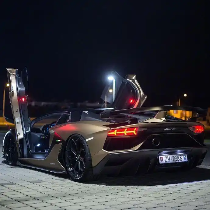 兰博基尼svj黑色魅影!超级好看的颜色搭配!