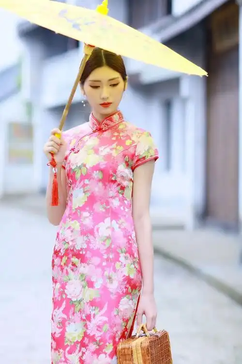 活动主题:袁家村旗袍复古风环境人像 活动时间:10月28日早 - 抖音