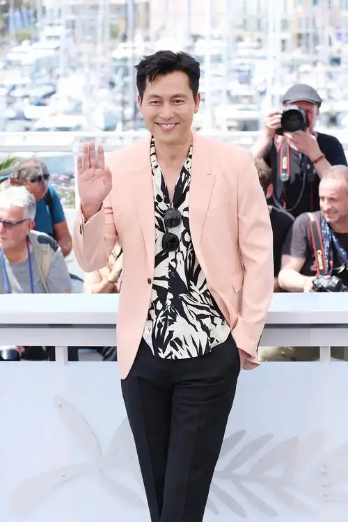 安妮海瑟薇世界末日李政宰郑雨盛狩猎戛纳首映礼