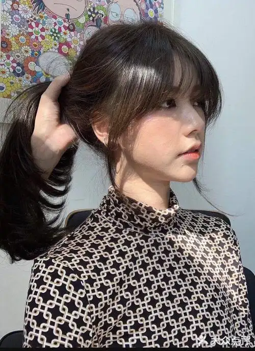 大脸女生适合什么刘海?瓜子脸适合什么发型女?-图片大观-奇异网