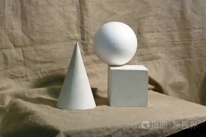 用石膏绘制几何图形的静物教学照片-正版商用图片073s8c-摄图新视界