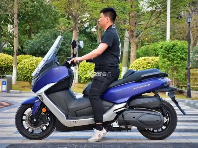 从豪华到运动的切换 试驾三阳maxsym400
