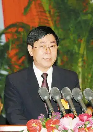 二次会议第二次全体会议上,受市人大常委会和常委会主任刘玉浦委托,市