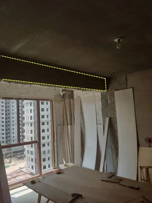 阳台包进客厅看到中间60公分横梁我有点为难客厅吊顶不好做