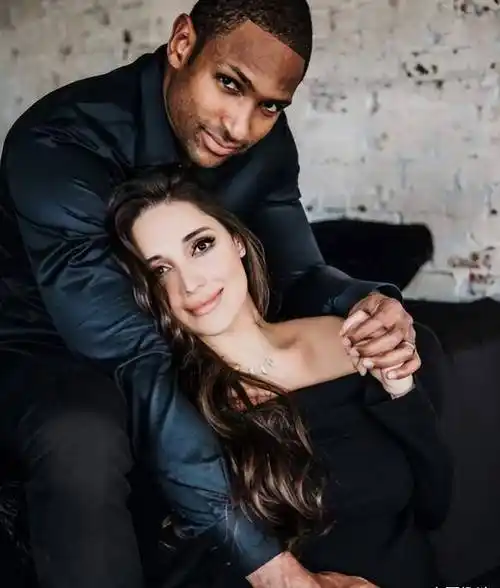 霍福德娇妻公布喜讯,她将生下一套nba首发阵容_艾米莉·维嘉_西方