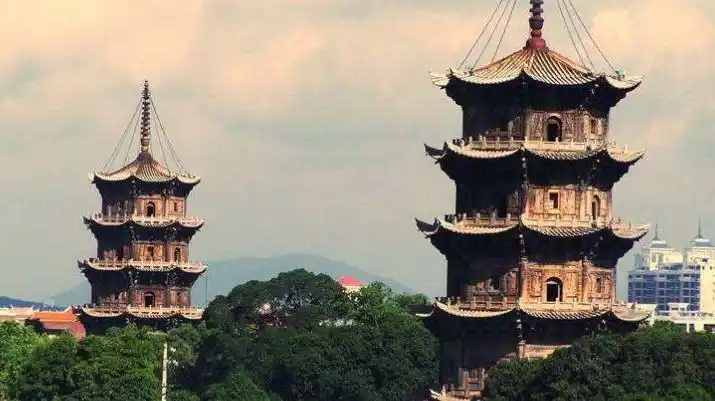 历史悠久的开元寺,古老精美的东西塔,泉州欢迎你