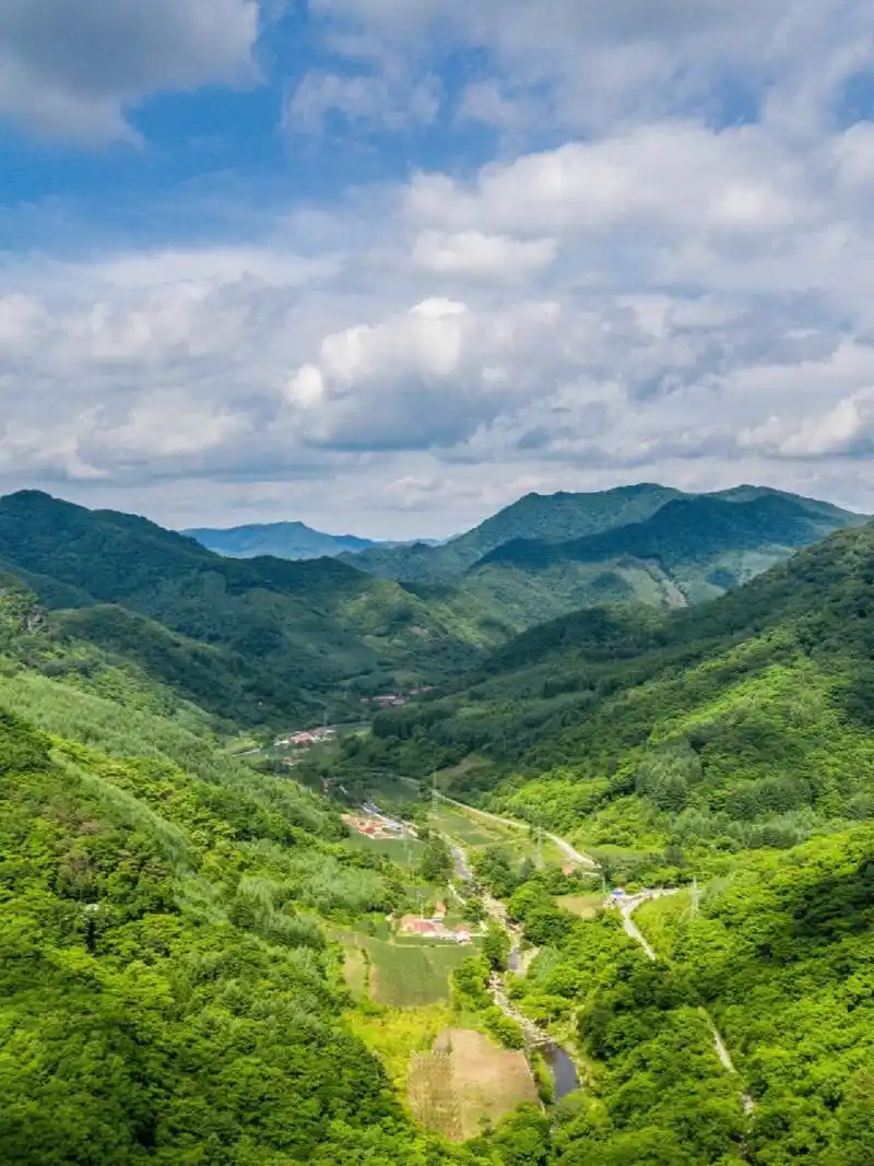 山峦起伏的丹东宽甸青山沟9015国家级15风景区 青山沟国家级