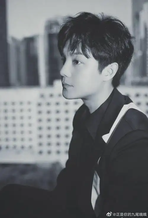 来看尹正早期靓照