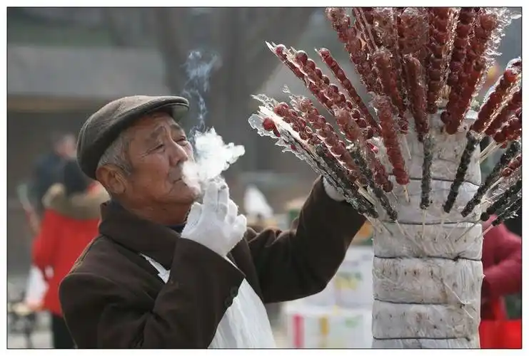 卖冰糖葫芦的老人