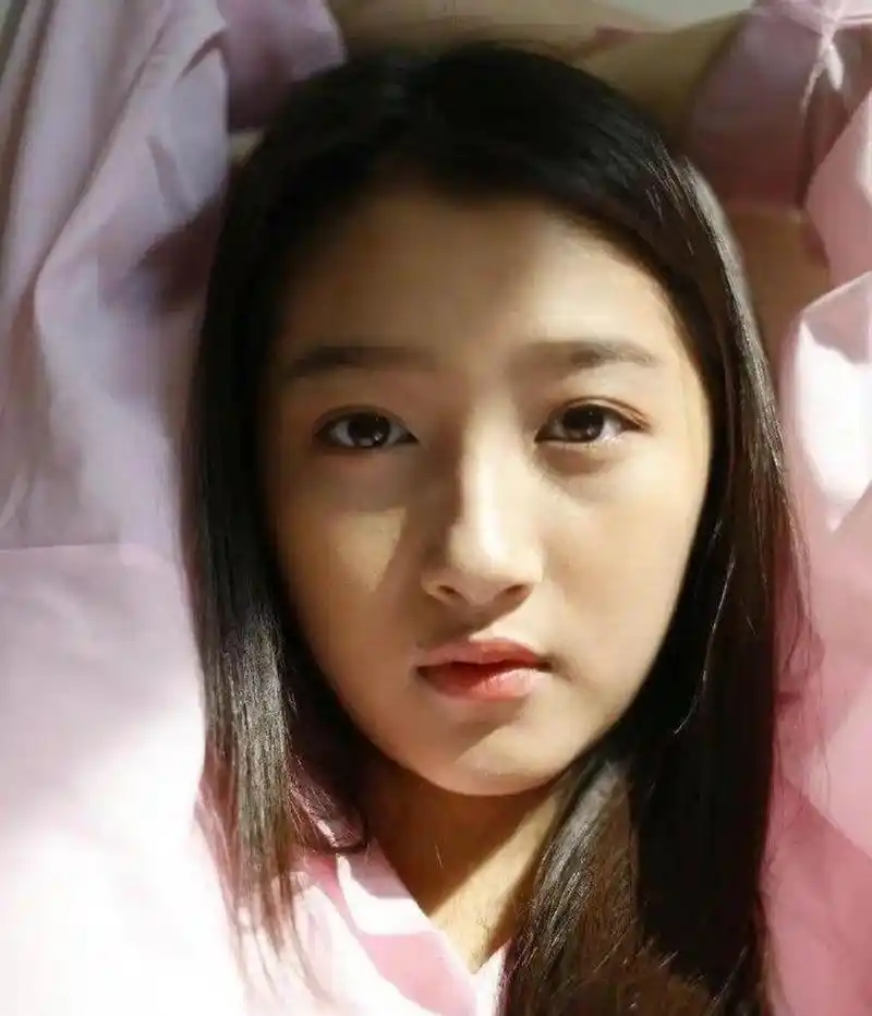 网友:关晓彤的素颜照,能征服顶流吗? 676767
