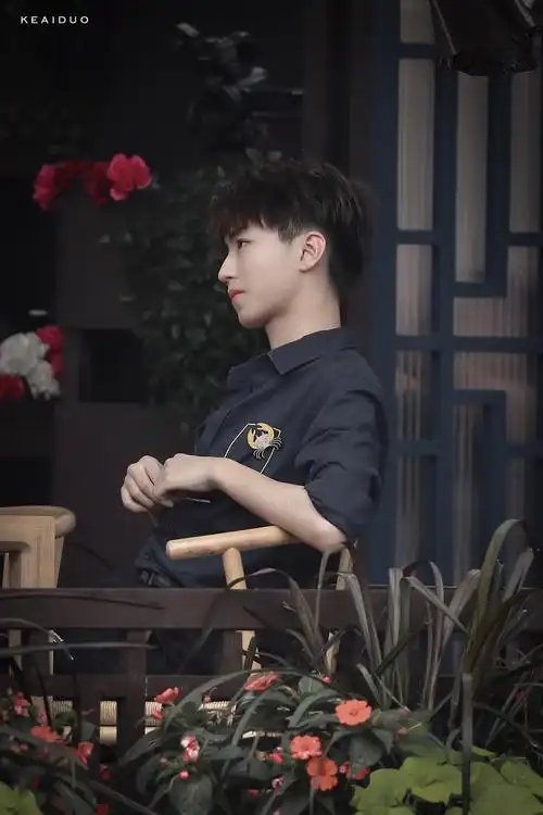 王俊凯中餐厅第二季 cr.logo