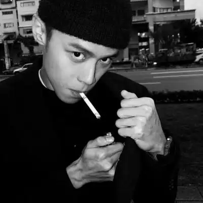 软锦男生抽烟头像