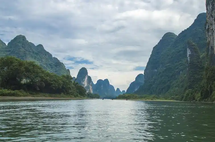 桂林漓江九马画山 vs club med