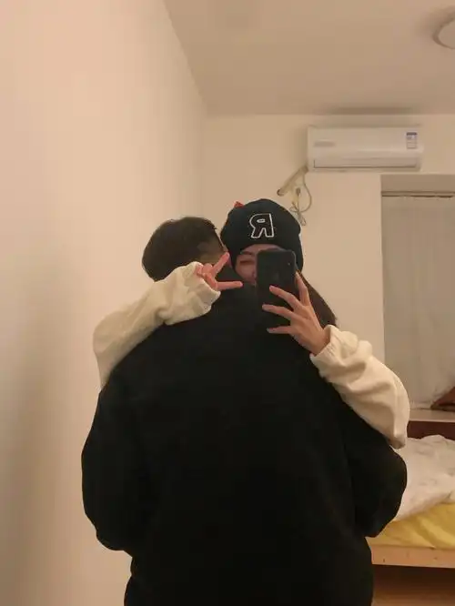 和我get简单好学的高甜情侣对镜自拍照吧