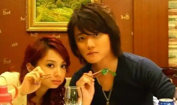 "飞儿乐团"踢走主唱4年后,一方依旧风光无限,一方只能吃剩菜