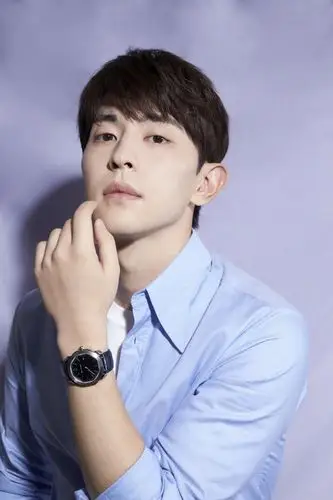 简介:邓伦蓝衬衫复古帅气活动照图片,分享一组邓伦图片给大家,图中的