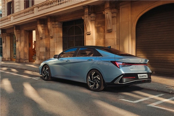 不到10万买合资紧凑轿车新款现代伊兰特官图发布车身再加长