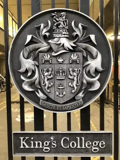 英国伦敦国王学院英国伦敦国王学院的研究生学业23岁的谢林沛即将完成