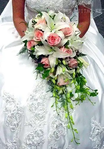 北京花店百合免费配送定花西式新娘手捧花佛山花店