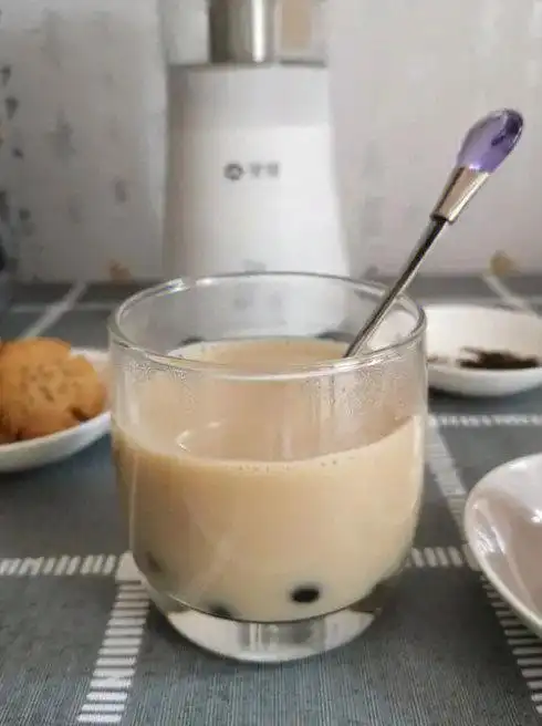 秋天的第一杯奶茶自己做5分钟自制奶茶店