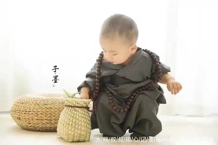 小和尚下山来寻找有缘人了 圆圆的脑袋 - 抖音