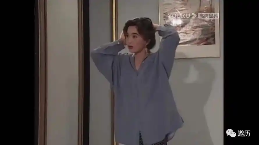 还有人记得温碧霞92年那部港剧时髦到飞天的火玫瑰里的欧阳海潮的穿搭